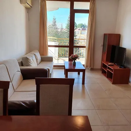 Ashton Hall - Sonnenstrand - Ost Apartman *