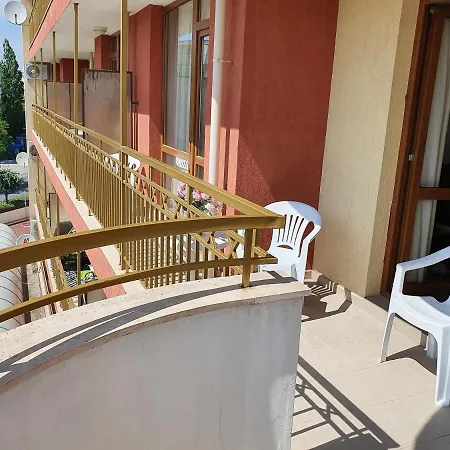 Ashton Hall - Sonnenstrand - Ost Apartman *